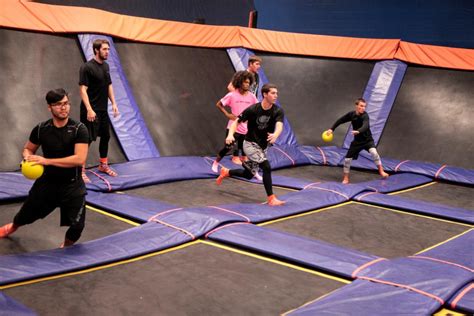 Skyzone lees summit - It's $10 Tuesday! Every Tuesday, all summer long, 60-minute jumps are just $10! Purchase your ticket online to receive this AWESOME deal!...